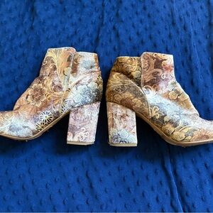 BAMBOO Floral Heeled Boots - Brown and Tan